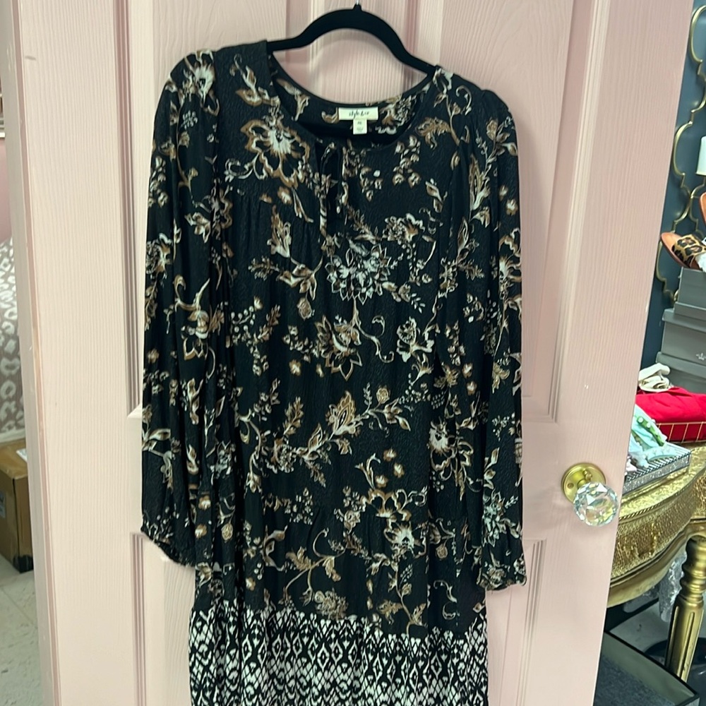 Lady size petite extra large, black floral dress nwot